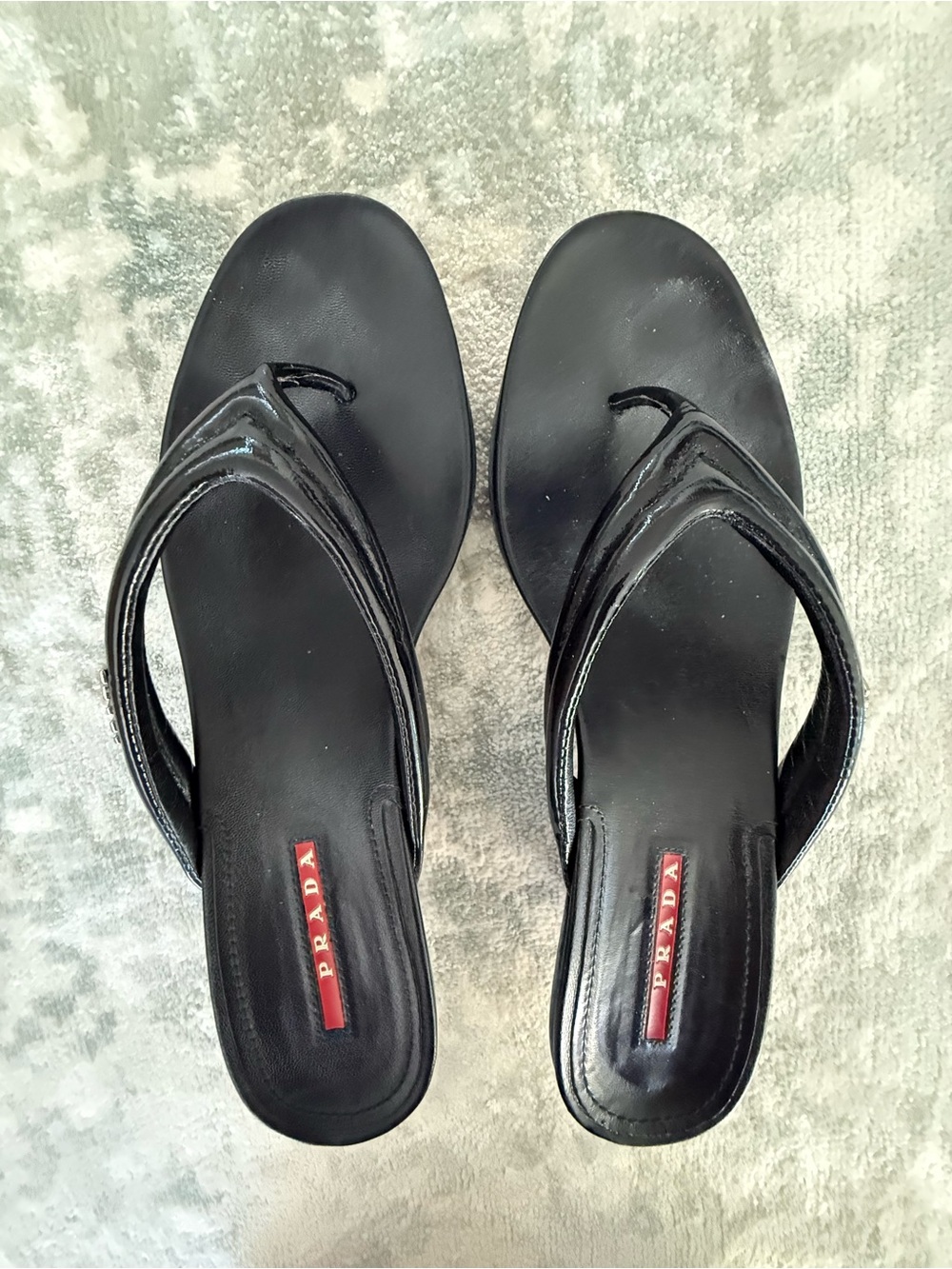 Prada Black Patent Leather Thong Kitten Heel Sandals with Silver Logo - Picture 3 of 6